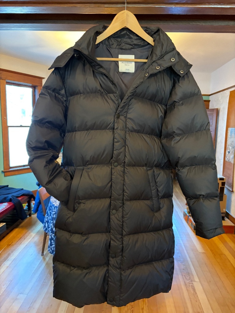 Hudson's Bay Down-filled Men's Medium Long Parka in Black
